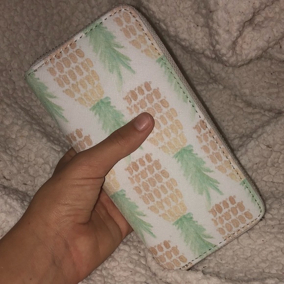 White w/ pineapple wallet 🍍 - Picture 3 of 3
